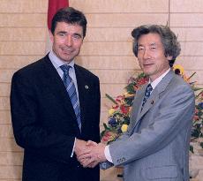 Koizumi, Rasmussen hold talks